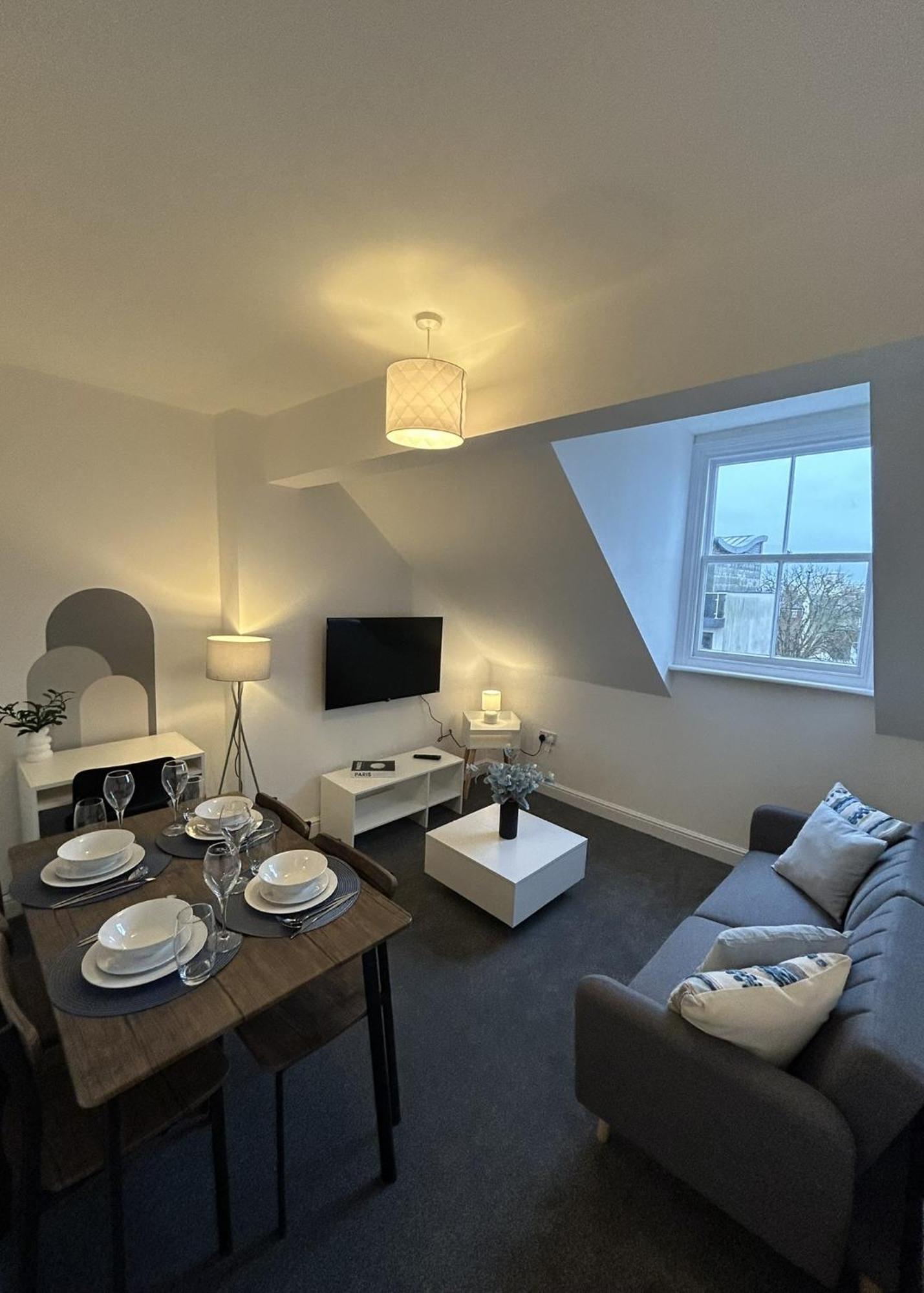 Brand New Modern Apartments Steps From Gloucester Quays Ngoại thất bức ảnh