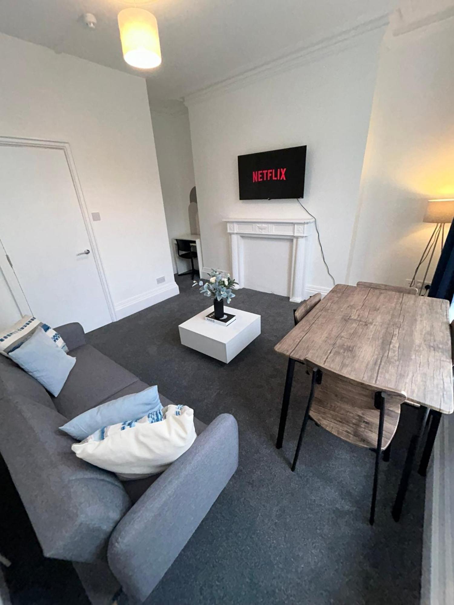 Brand New Modern Apartments Steps From Gloucester Quays Ngoại thất bức ảnh