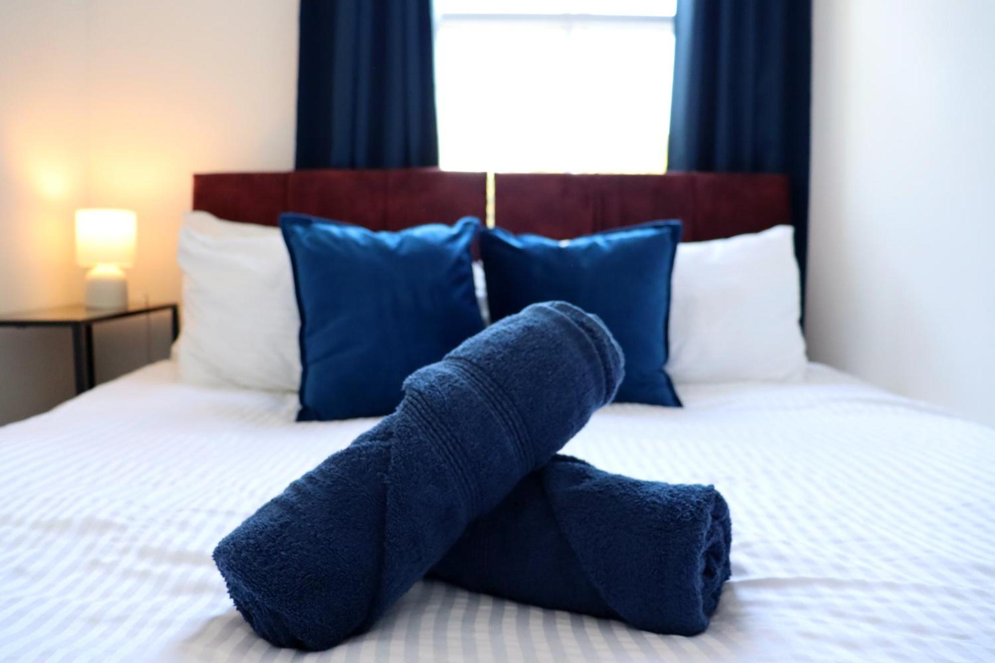Brand New Modern Apartments Steps From Gloucester Quays Ngoại thất bức ảnh