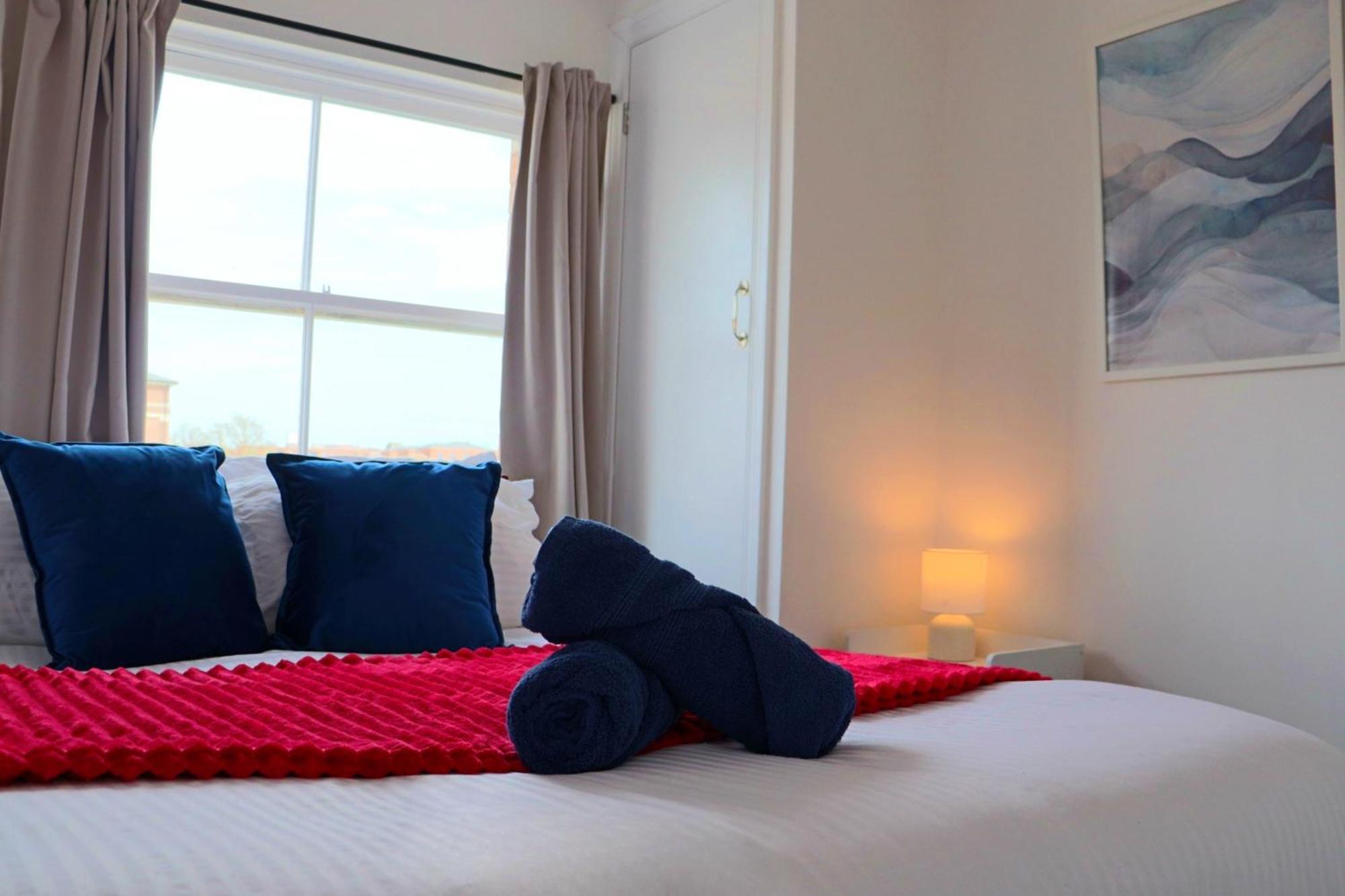 Brand New Modern Apartments Steps From Gloucester Quays Ngoại thất bức ảnh