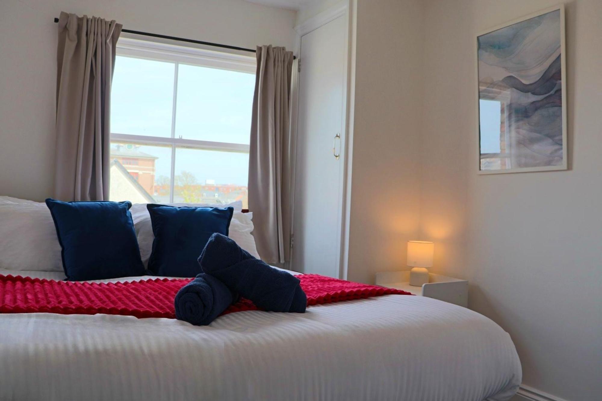 Brand New Modern Apartments Steps From Gloucester Quays Ngoại thất bức ảnh