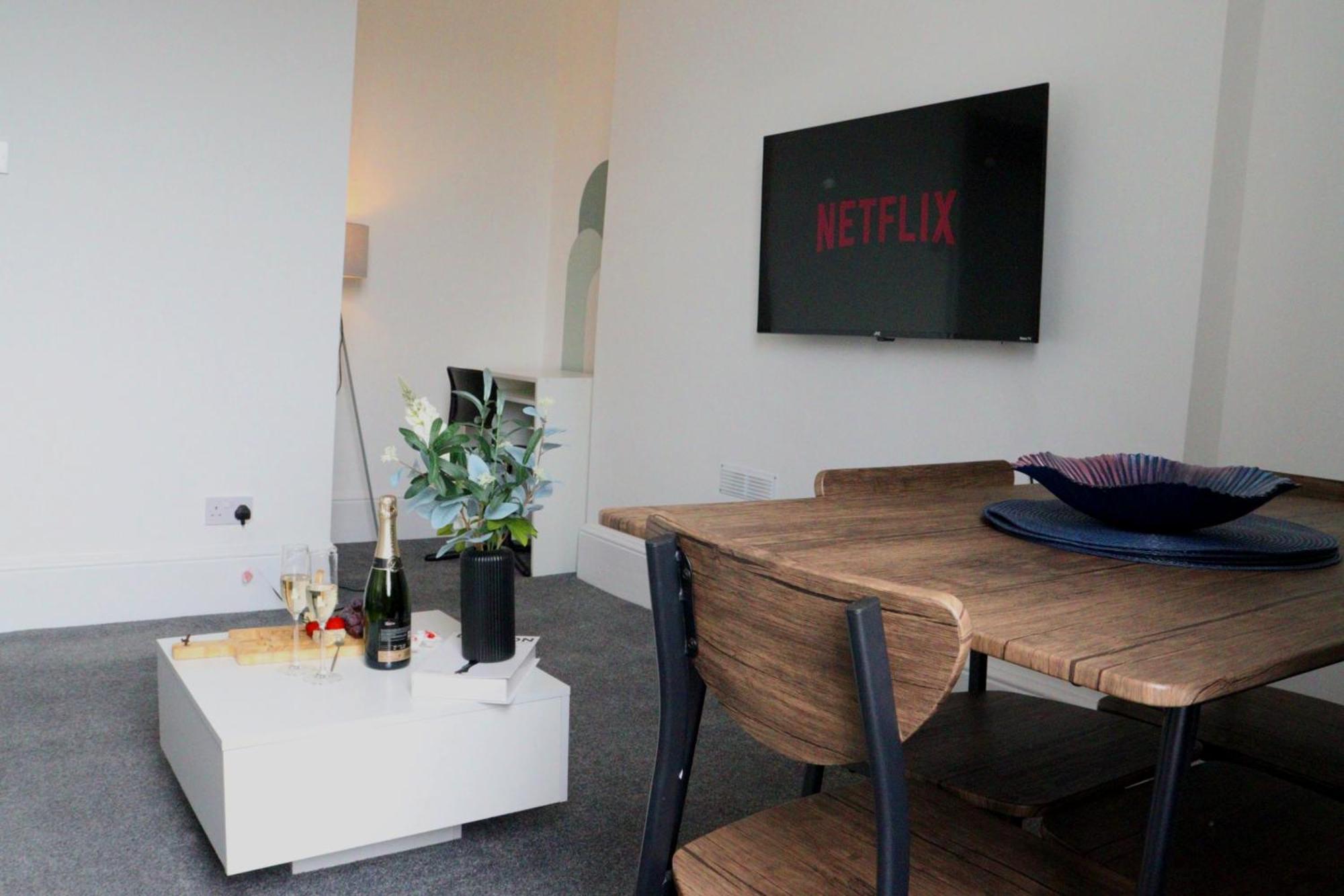 Brand New Modern Apartments Steps From Gloucester Quays Ngoại thất bức ảnh