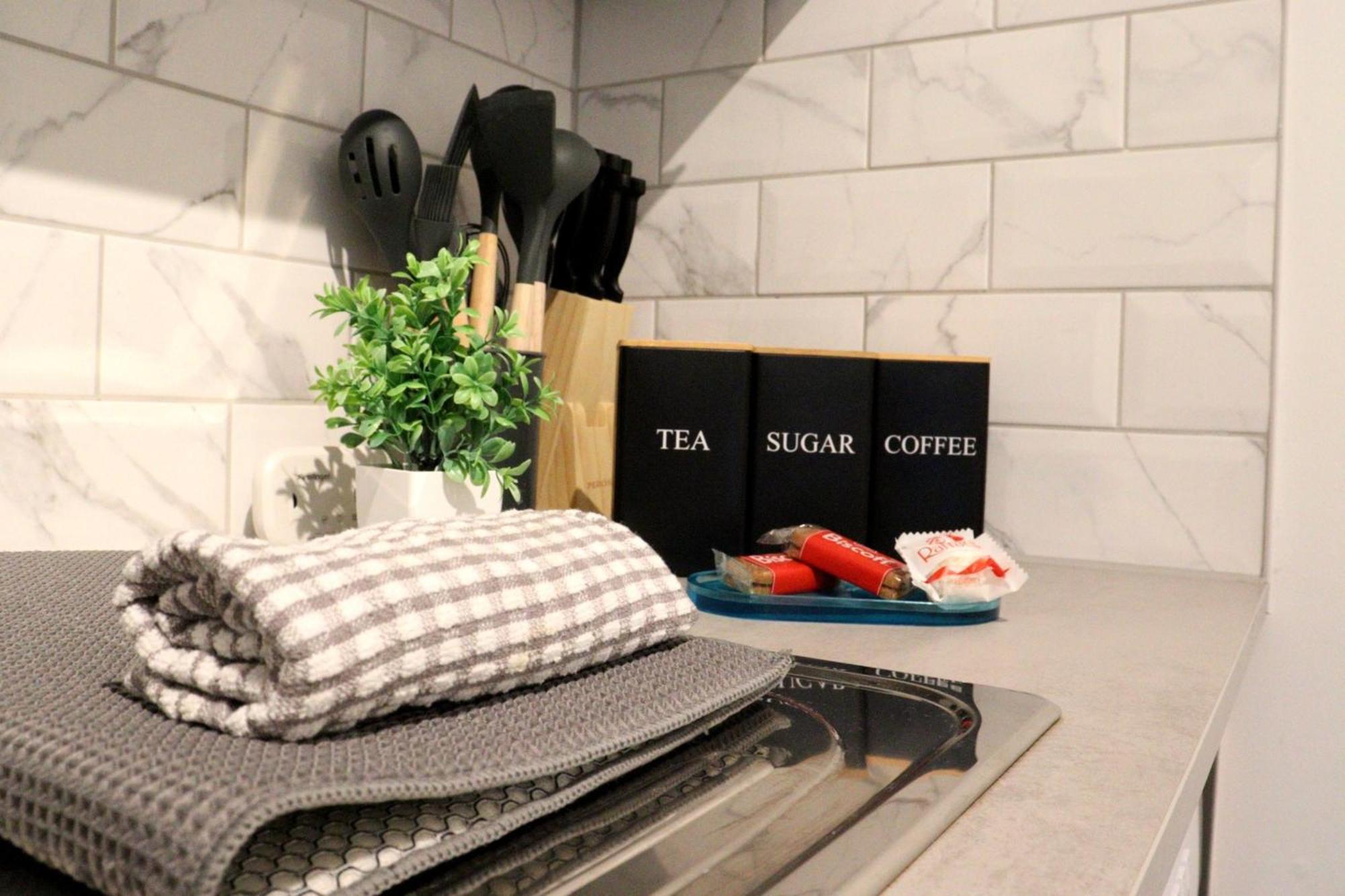 Brand New Modern Apartments Steps From Gloucester Quays Ngoại thất bức ảnh