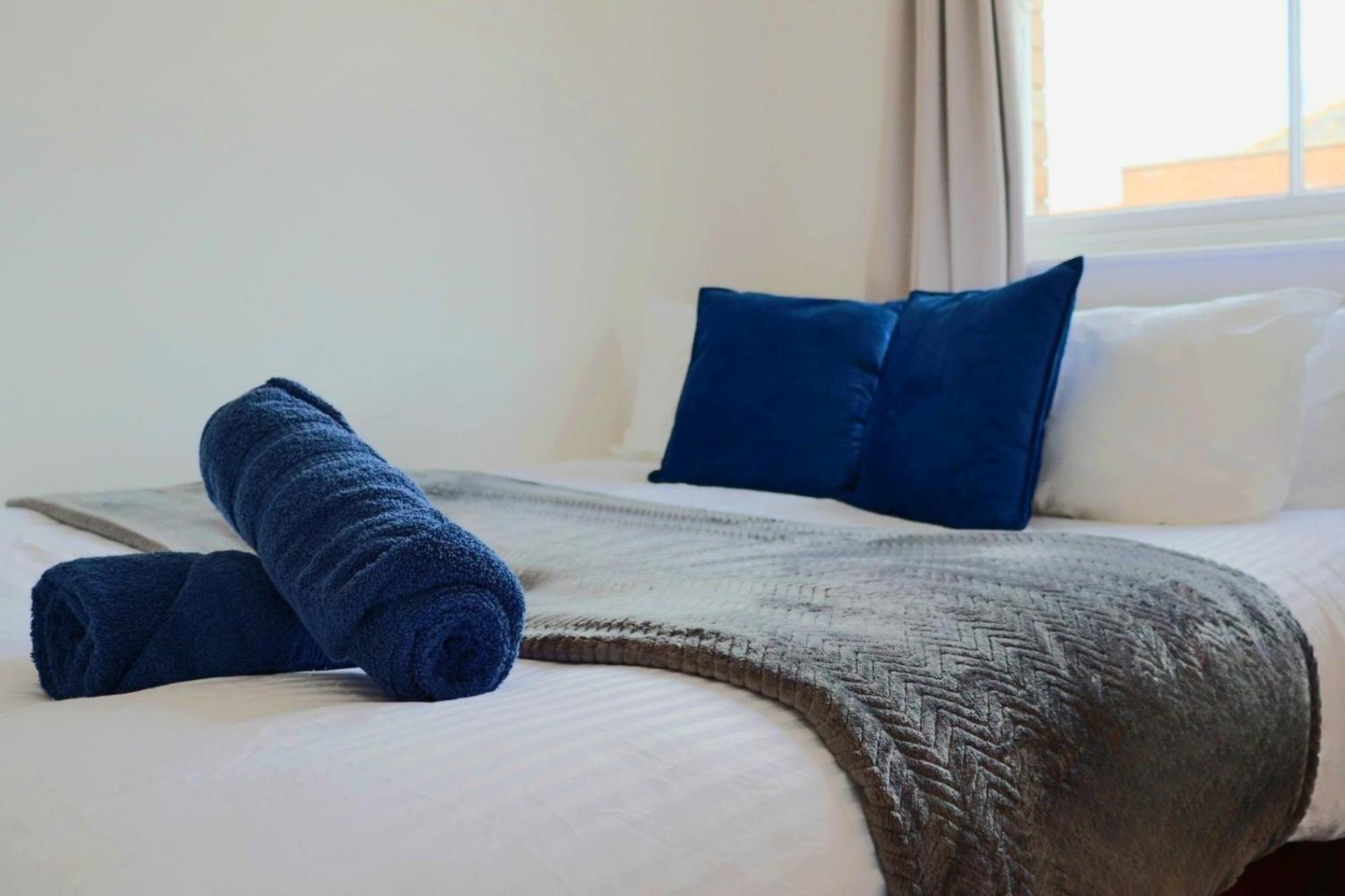 Brand New Modern Apartments Steps From Gloucester Quays Ngoại thất bức ảnh